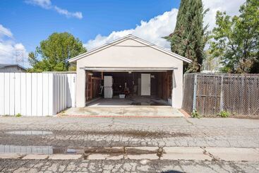 Newly Furnished Valley Home | Reseda Retreat