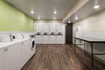 هتل Woodspring Suites Fort Myers   Cape Coral