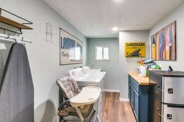Hot Tub & Yard: Jimmy Buffet Themed Galveston Home