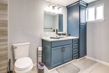 Hot Tub & Yard: Jimmy Buffet Themed Galveston Home