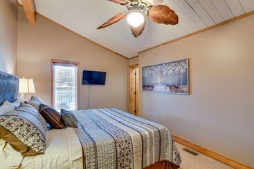 茅舍 Private Dock: Lakefront Sunrise Beach Home