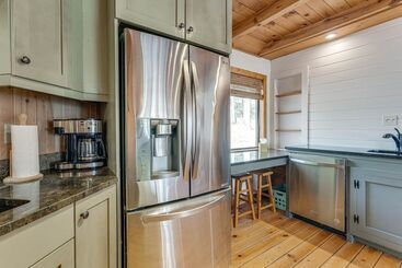 Mountaintop Blue Ridge Cabin: 2 Mi To Downtown