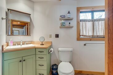 Mountaintop Blue Ridge Cabin: 2 Mi To Downtown