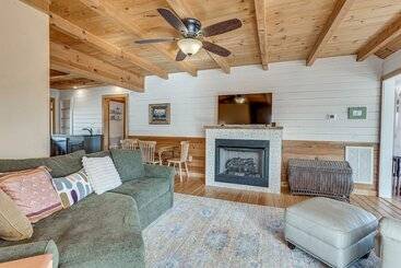 Mountaintop Blue Ridge Cabin: 2 Mi To Downtown