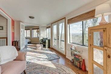 Mountaintop Blue Ridge Cabin: 2 Mi To Downtown