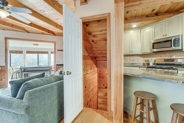 Mountaintop Blue Ridge Cabin: 2 Mi To Downtown