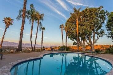 Oak Hills By Avantstay Panoramic View, Pool, Spa