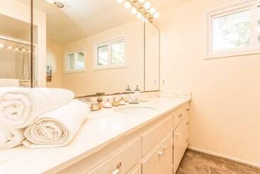 Oak Hills By Avantstay Panoramic View, Pool, Spa