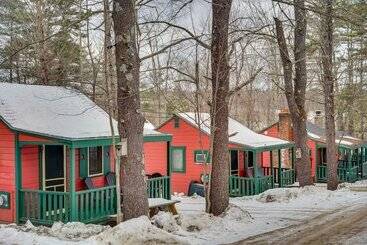 Pet Friendly Laconia Cabin W/ Fireplace + Deck!