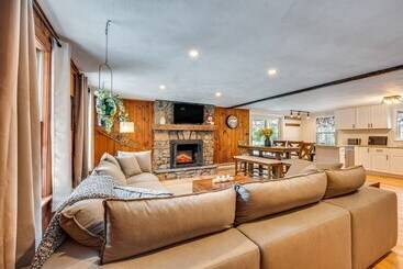 Renovated North Conway Retreat Near Saco River!