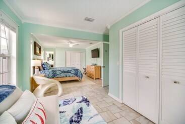 بيت ريفى Sebastien Home W/ Pool & Gazebo   8 Mi To Beaches!