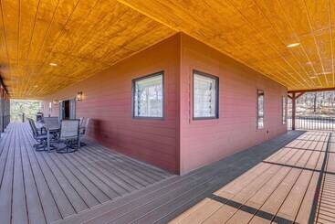 Spacious Ruidoso Home: Hike, Golf, Ski & More!