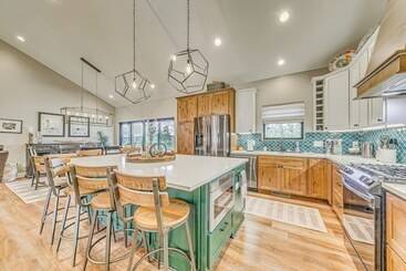 Spacious Ruidoso Home: Hike, Golf, Ski & More!