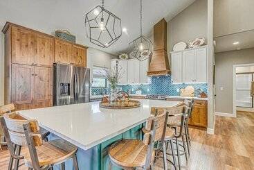Spacious Ruidoso Home: Hike, Golf, Ski & More!