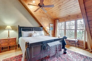 별장 Stunning Blue Ridge Home W/ Hot Tub & Views!