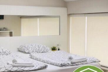 هتل Executive Rooms And Suites Play
