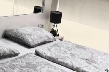 هتل Executive Rooms And Suites Play