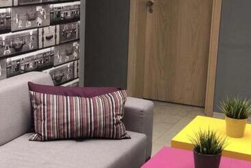 هتل Executive Rooms And Suites Play