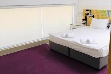 هتل Executive Rooms And Suites Play
