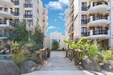 هتل Harmony Suites Grand Resort