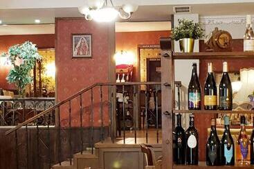 酒店 Minaliat Vek