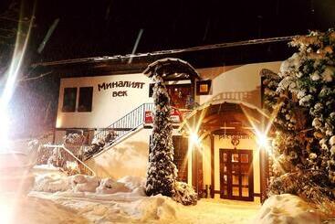酒店 Minaliat Vek