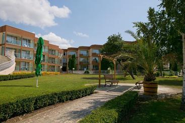 هتل Royal Bay Resort   All Inclusive And Free Beach Accsess