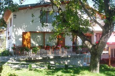 בית מלון כפרי Tihiat Kat