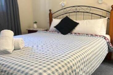 هاستل Colonial Village Resort