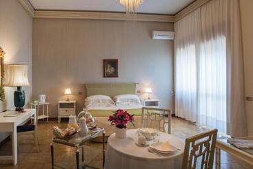 تختخواب و صبحانه Villa Magnolia Luxury Suites