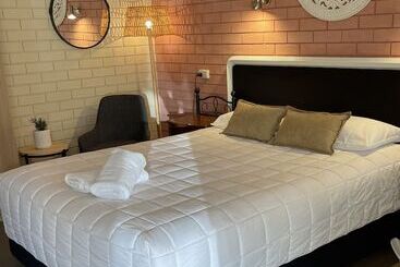 Estelle Kramer Motel