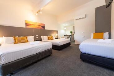 Fern Bay Motel