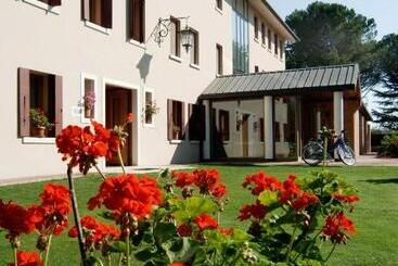 هتل Del Parco Ristorante Loris