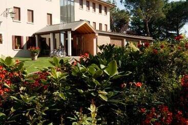 هتل Del Parco Ristorante Loris
