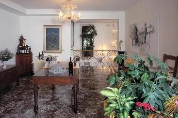 هتل Del Parco Ristorante Loris
