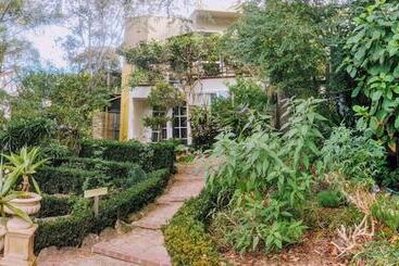 هتل The Castle  Villa By The Sea