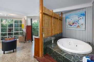 هتل The Castle  Villa By The Sea