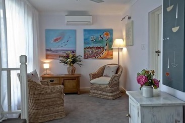 هتل The Castle  Villa By The Sea