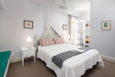 هتل The Castle  Villa By The Sea