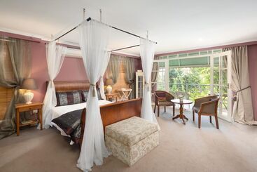 هتل The Castle  Villa By The Sea
