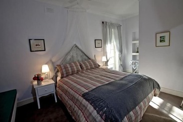 هتل The Castle  Villa By The Sea