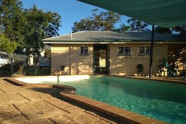 مُتل Ironbark Inn