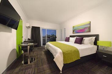 مُتل Mackay Oceanside Central Hotel Official