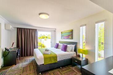 مُتل Mackay Oceanside Central Hotel Official