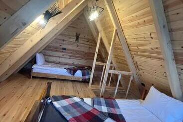 تختخواب و صبحانه Aron Bungalov