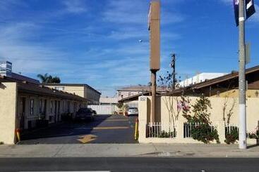 Hollywood Park Motel