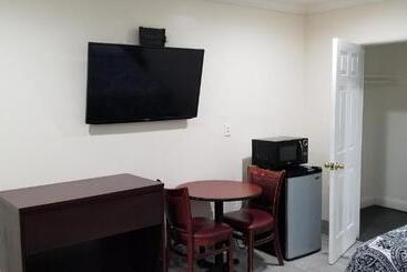Hollywood Park Motel