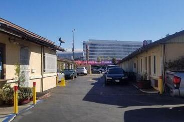 Hollywood Park Motel