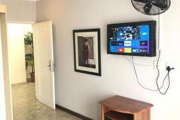 هتل Andrienne Lodge Cape Town