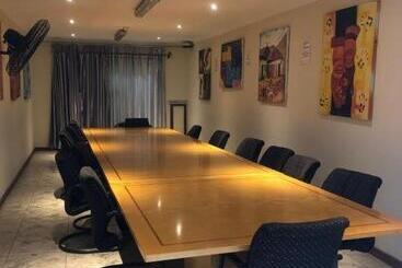 هتل Andrienne Lodge Cape Town